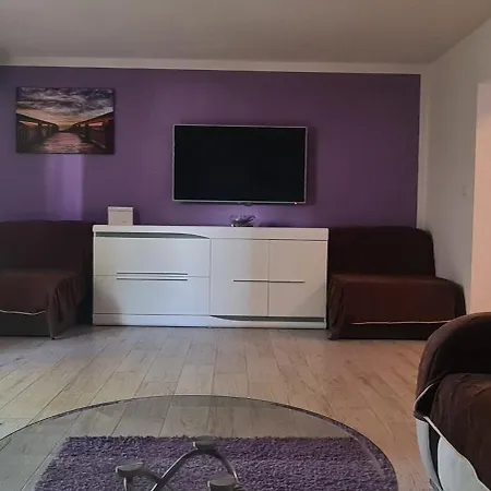 Deluxe Nika Kastela