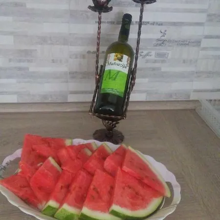 Deluxe Nika Kastela