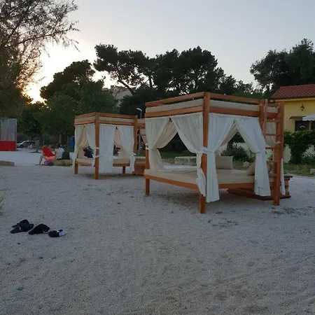 Deluxe Nika * Kastela
